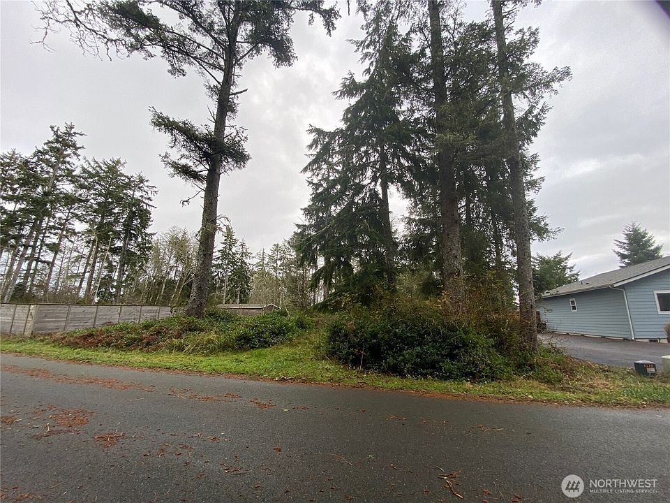 2nd image of 756 Evergreen Avenue SE