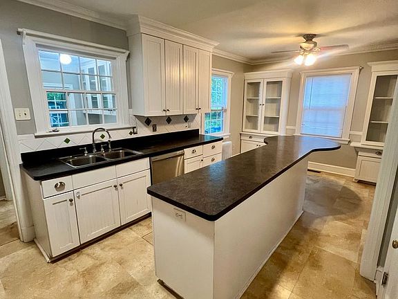 3rd image of 524 Granite Ave