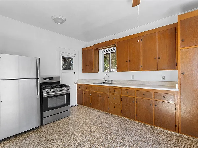 2312 San Antonio Ave - 1 bedroom | 1 bath — Photo 10
