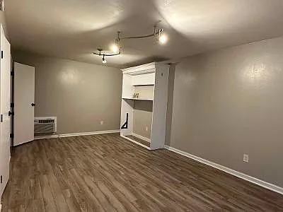 Studio, 3363 sqft, $900 — Photo 3