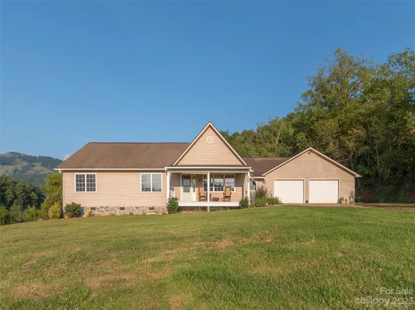 123 Breezy Hollow Dr, Clyde, NC 28721