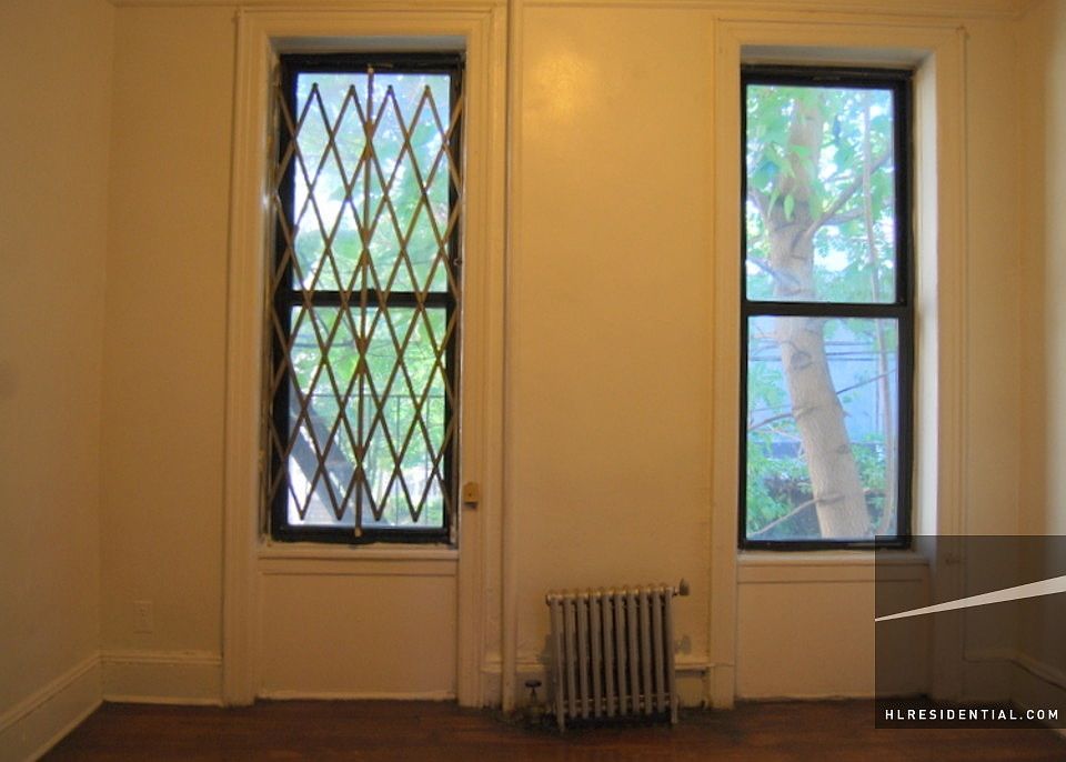 2nd image of 90 Herkimer St #Grdn