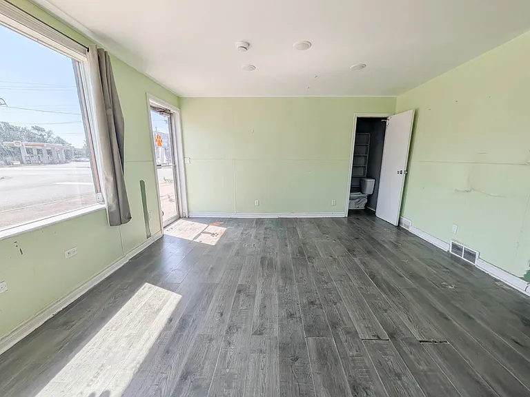 320 Thorold Rd — Photo 7