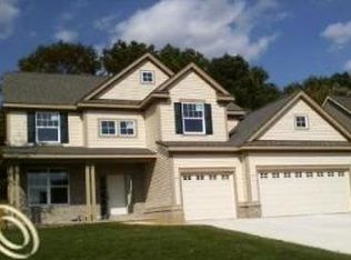 467 Napa Valley Dr, Milford, MI