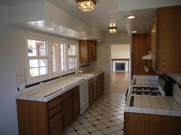 Great Kitchen!!!