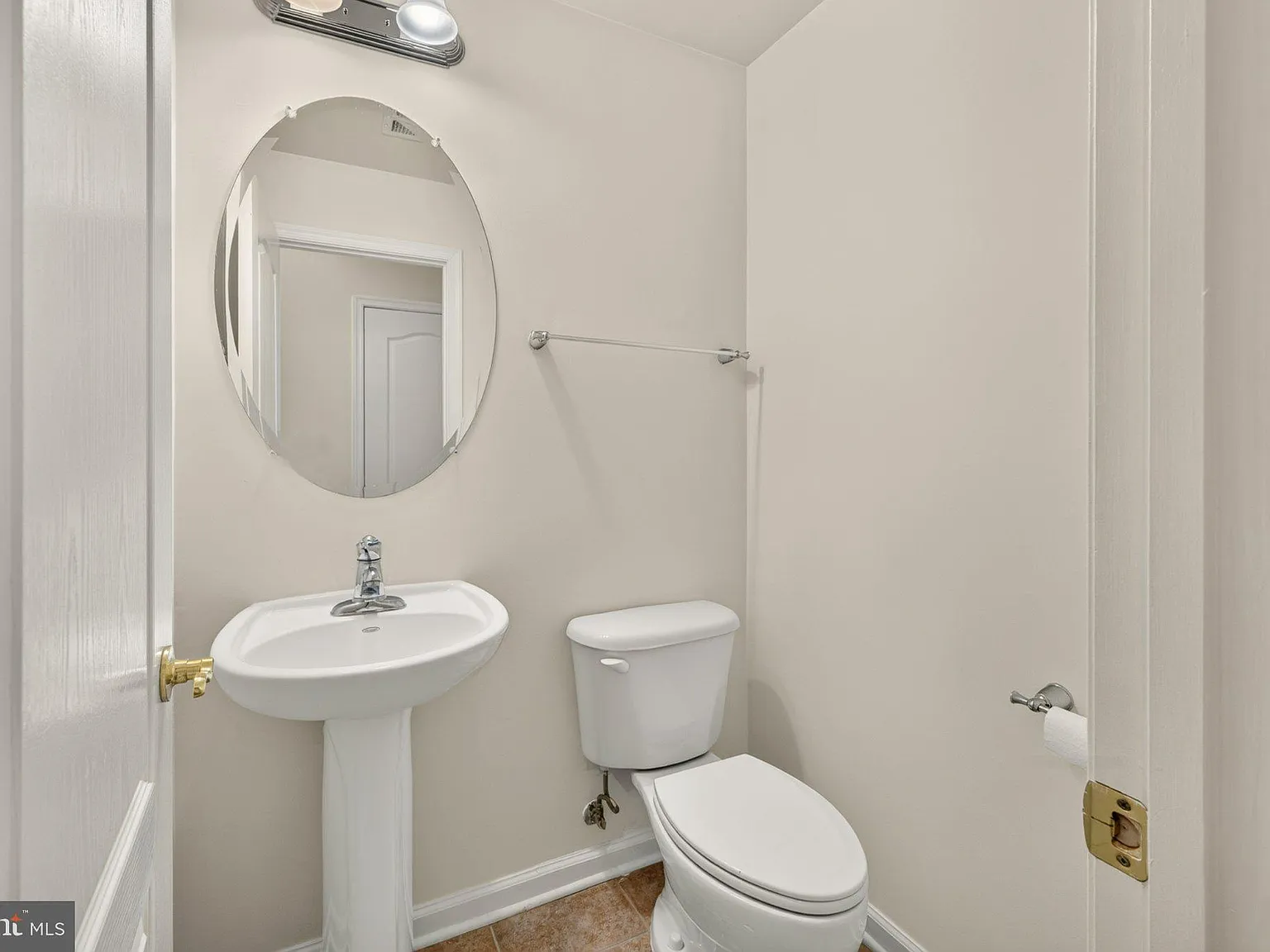 3 bed, 4.0 bath, 1966 sqft, $2,950 — Photo 4