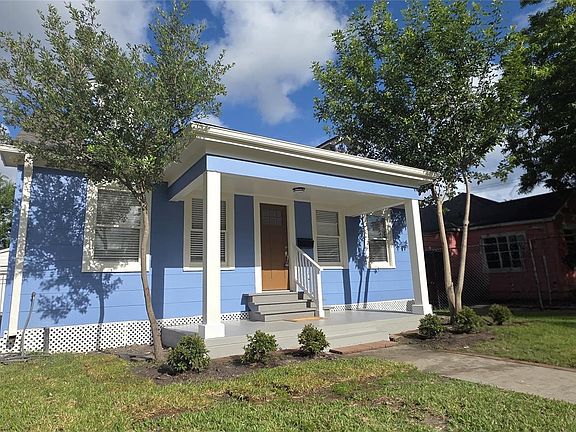 2nd image of 2827 Robertson St