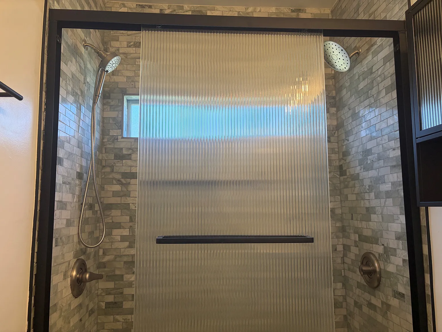 2 bed, 900 sqft, $3,145 — Photo 2