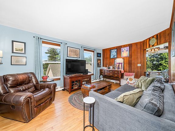 5th image of 155 Forest St