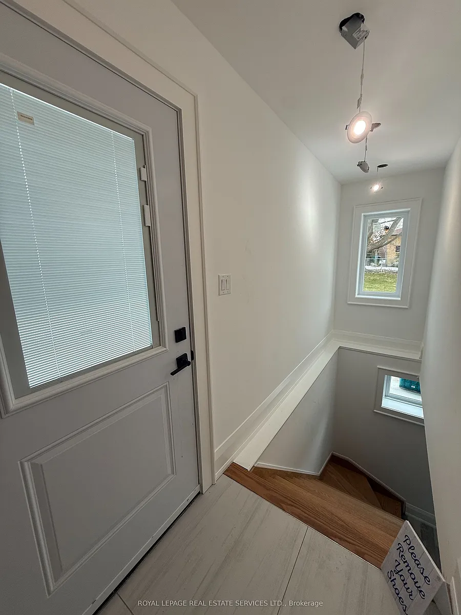 Building Photo - 2101 Ian Ave E #BASEMENT