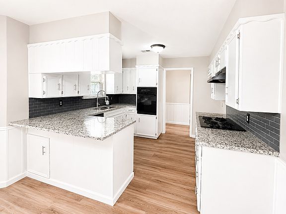 3rd image of 4110 Shamrock Dr