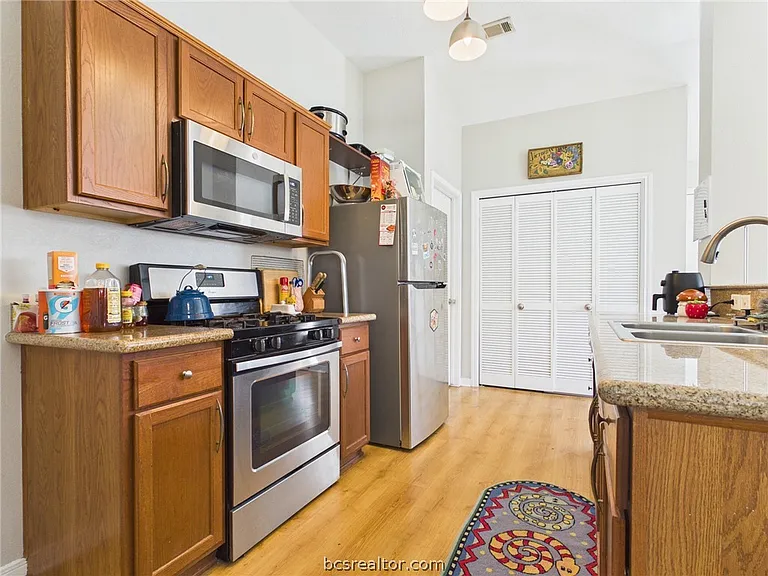 1006 Crested Point Dr — Photo 5