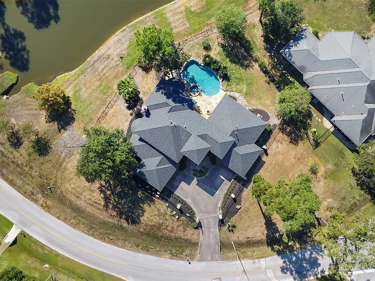 8114 Hideaway Lake Cir — Photo 46