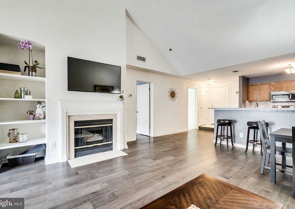 1st image of 1100 Quaker Hill Dr APT 411