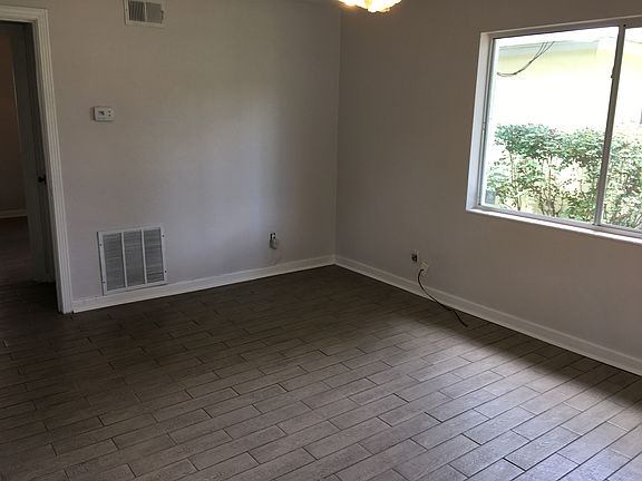 4th image of 128 Park Lake St