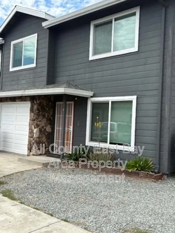 2 bed, 1008 sqft, $2,745 — Photo 2