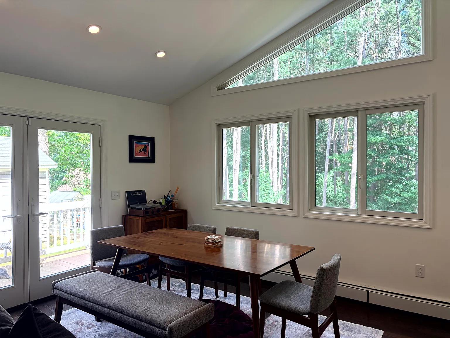 3 bed, 2024 sqft, $5,200 — Photo 1