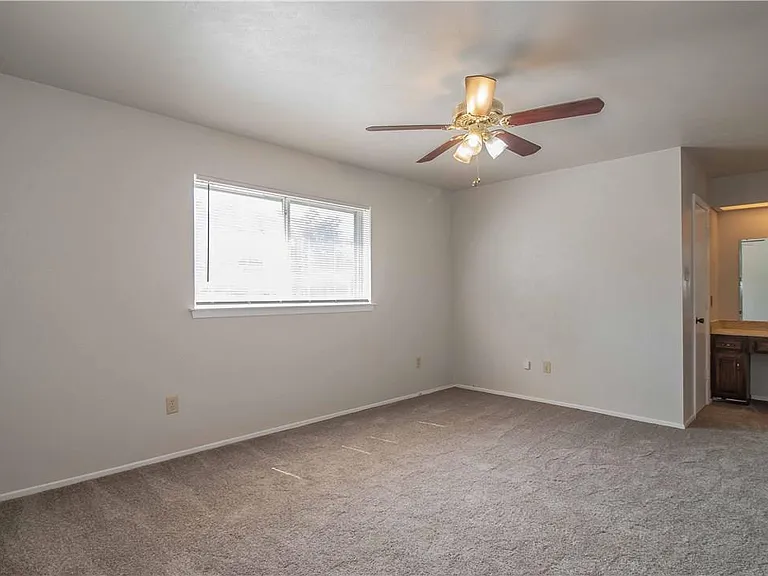 711 Edgemont Pl — Photo 17