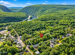 21 Shepard Ave, Delaware Water Gap, PA 18327