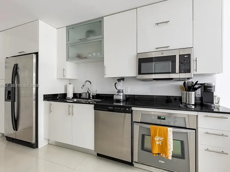 60 SW 13th St #1412 — Photo 4
