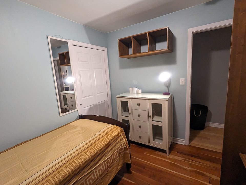 2nd image of 365 Roselawn Pl
