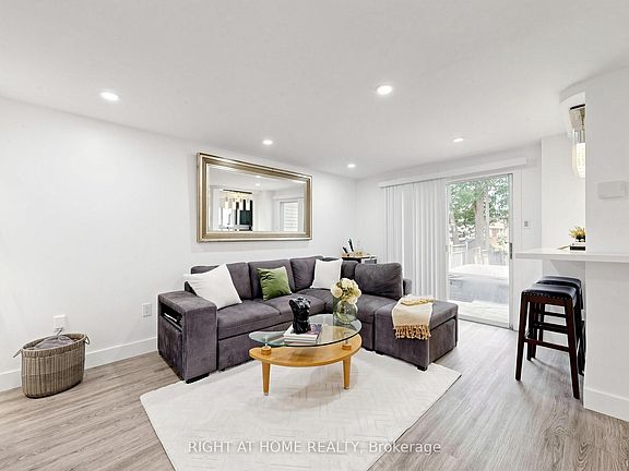 2nd image of 207 Hickling Trl