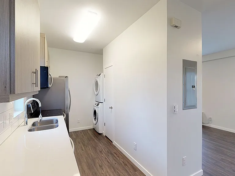 1298 Meade St — Photo 6