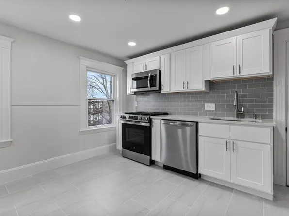 16 Clarkwood St Floor 3, Mattapan, MA 02126