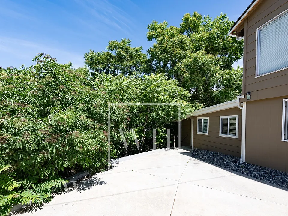 116 SW 13th St