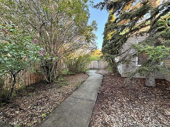 5th image of 987 1st Ave N