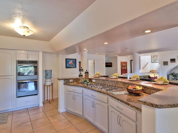 3rd image of 460 La Cuesta Dr