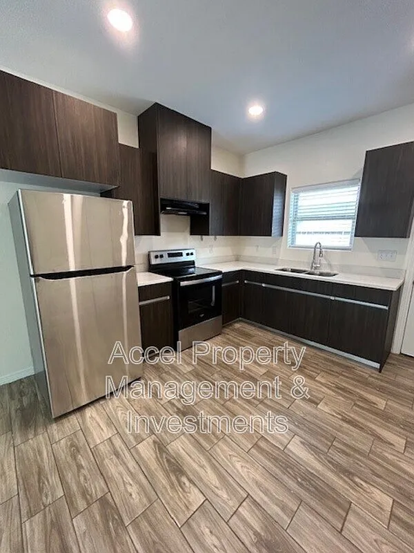 3 bed, 2.0 bath, 1008 sqft, $1,000 — Photo 3