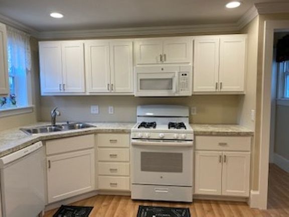 4th image of 1443 E 4th St