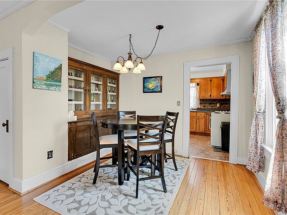 5th image of 213 S Walnut St