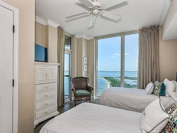 GUEST BEDROOM - AMAZING VIEW