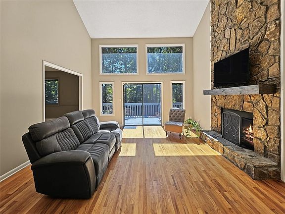 5th image of 505 Woodman Pl