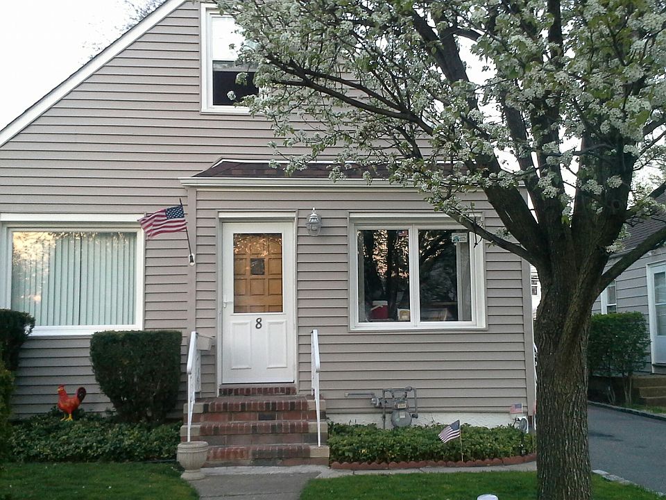 1st image of 8 Robert Ave