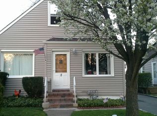 8 Robert Ave, Elmont, NY 11003