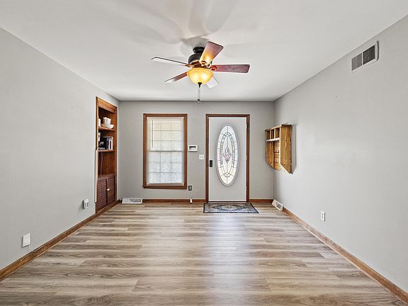 3rd image of 525 Scenic Dr
