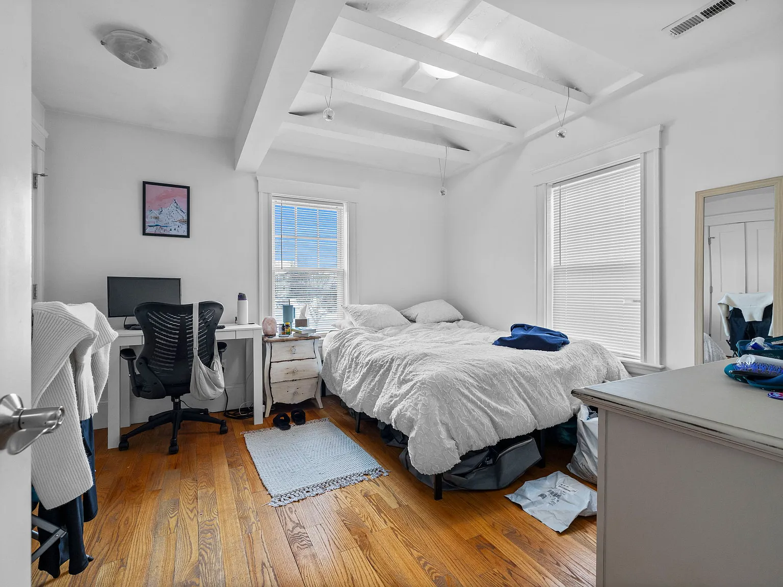 4 bed, $5,200 — Photo 3