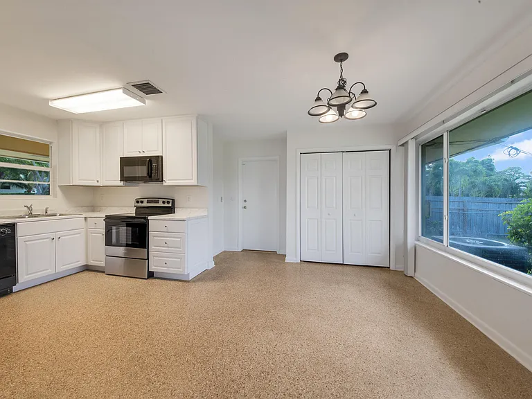 2022 Collier Ave — Photo 12