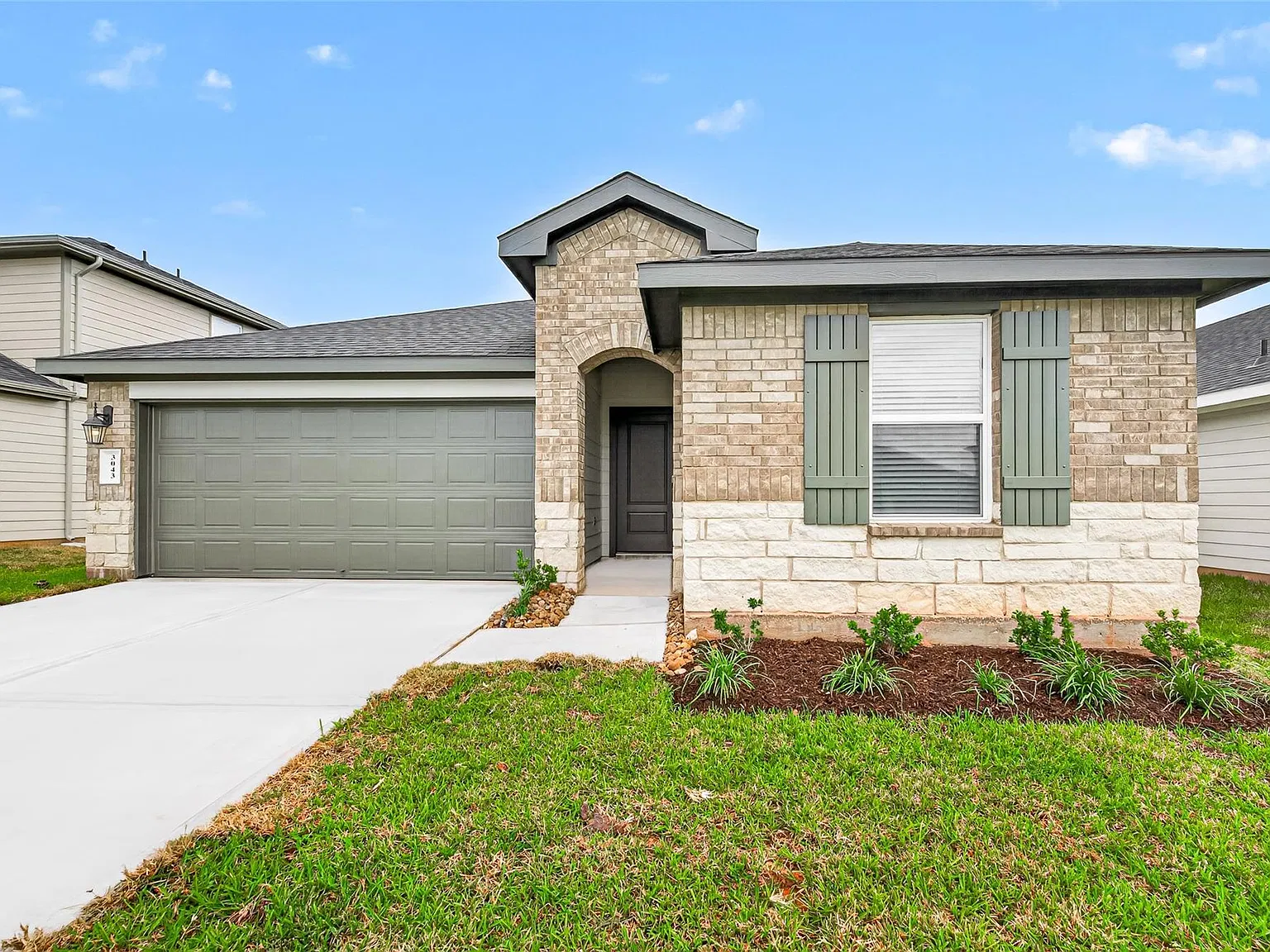 3 bed, 2.0 bath, 1595 sqft, $1,995 — Photo 1