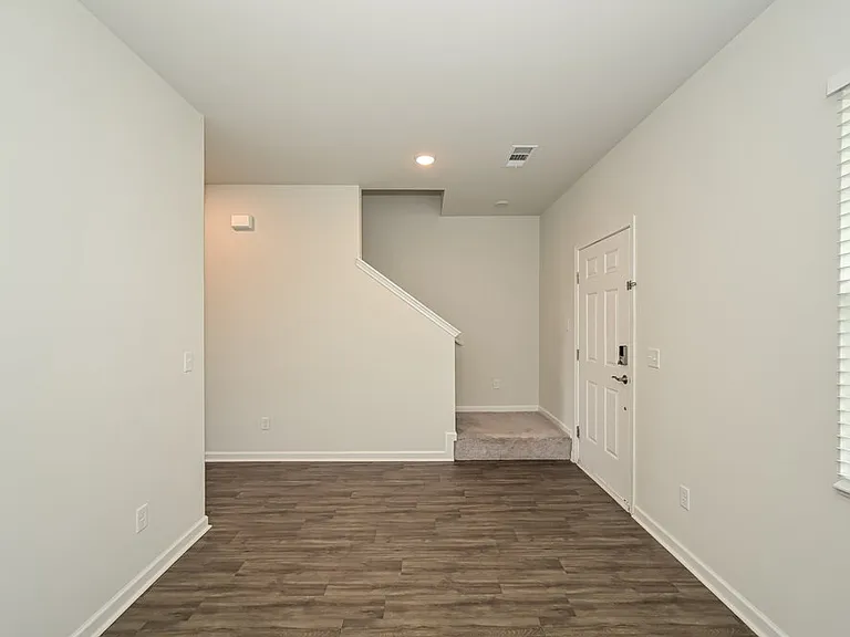 545 Samuel Lee Ln — Photo 4