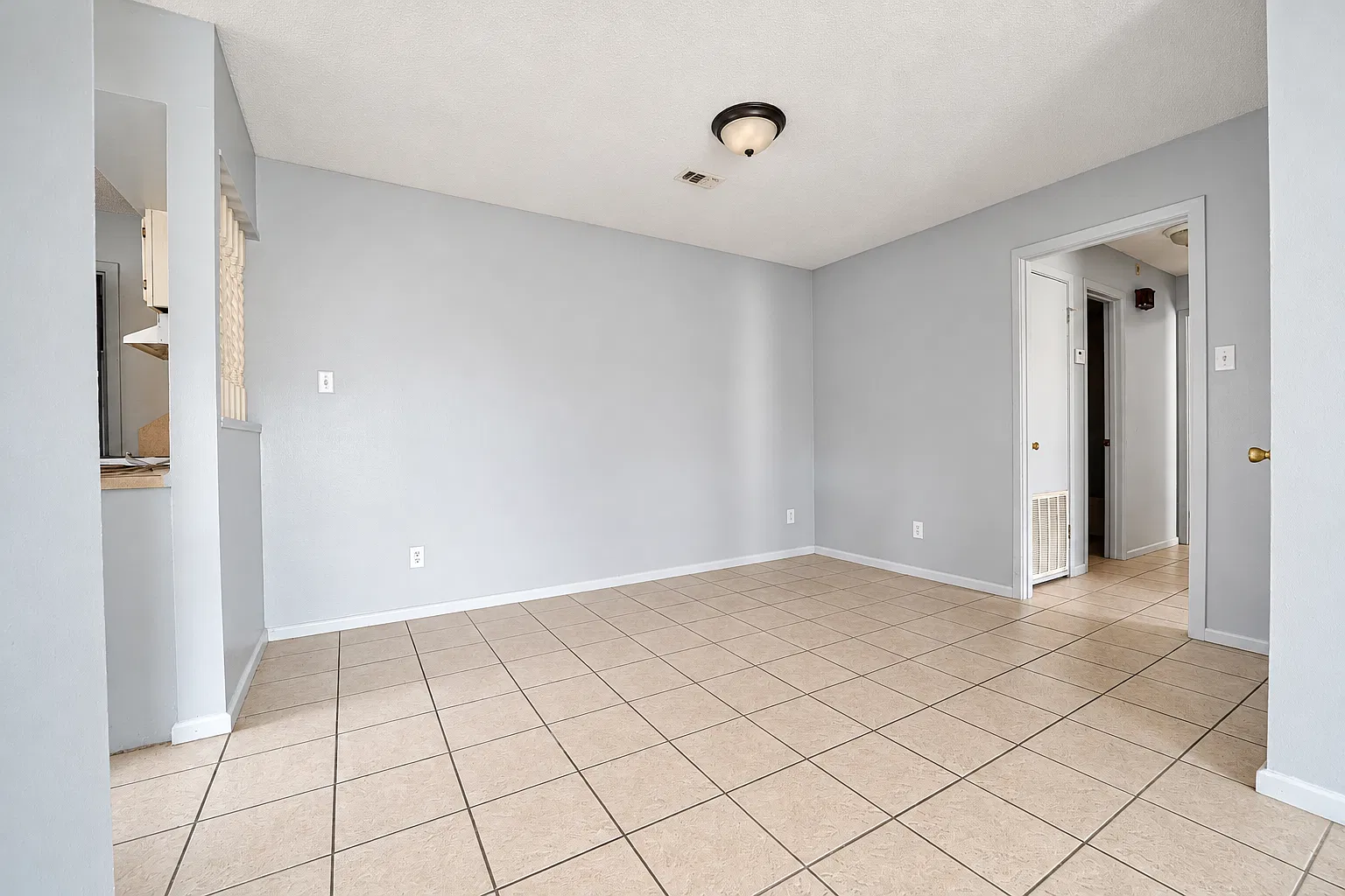 2 bed, 2405 sqft, $1,200 — Photo 4