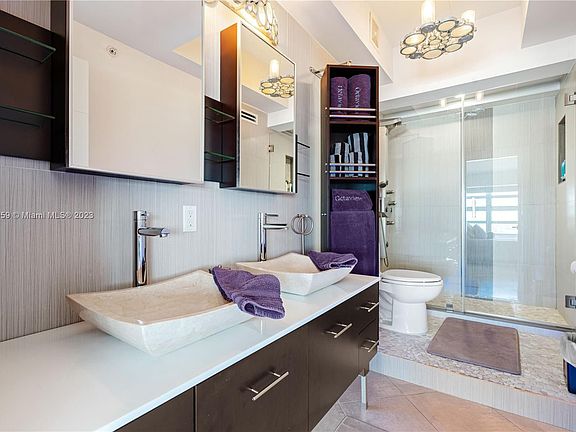 5th image of 1881 Washington Ave #Penthouse G