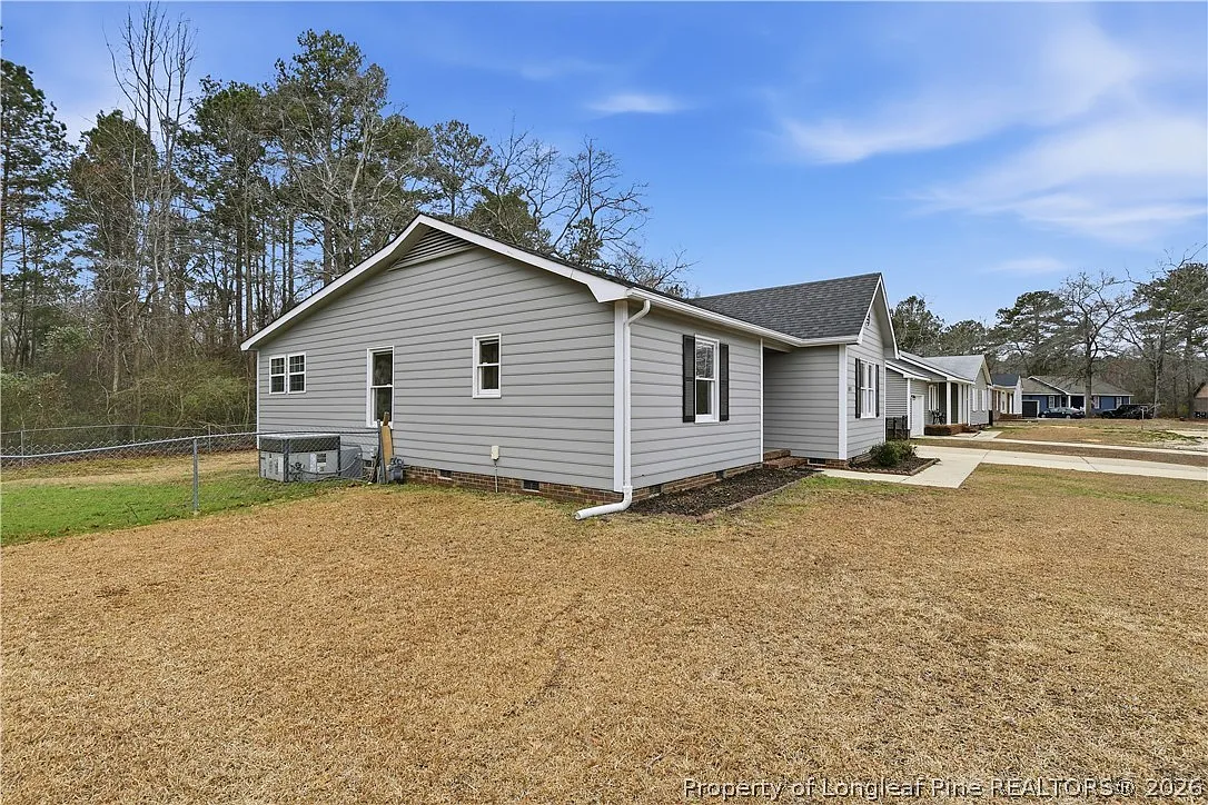 3 bed, 2.0 bath, 1340 sqft, $2,000 — Photo 3