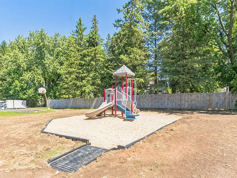 622 Laurel Ct — Photo 11