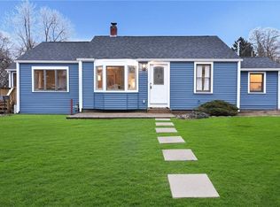 100 Bartlett Dr, Warwick, RI 02886