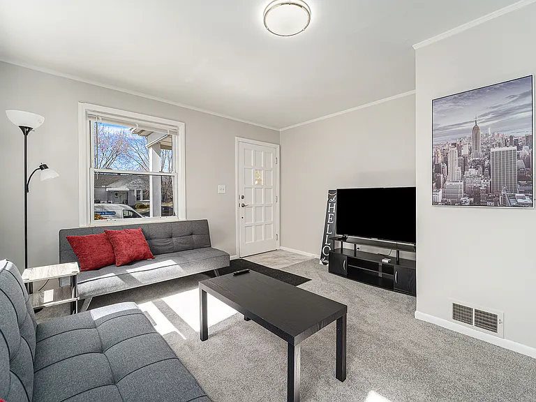 3335 Williams St — Photo 4