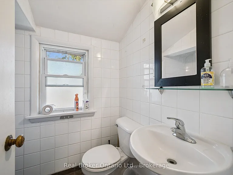 68 Highland Rd W #UPPER — Photo 13